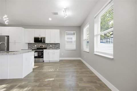 Villa ou maison à vendre à Tampa, Floride: 3 chambres, 147.71 m2 № 2133406 - photo 10