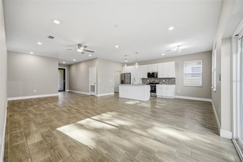 Villa ou maison à vendre à Tampa, Floride: 3 chambres, 147.71 m2 № 2133406 - photo 8