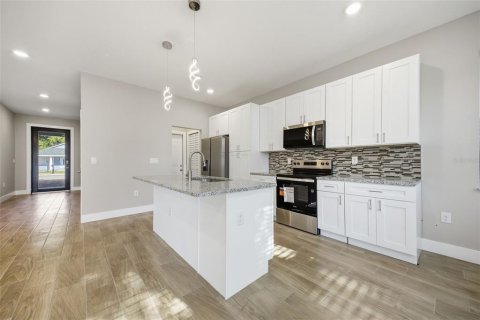 Villa ou maison à vendre à Tampa, Floride: 3 chambres, 147.71 m2 № 2133406 - photo 12