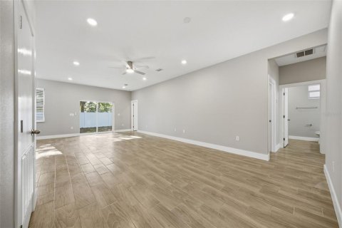 Villa ou maison à vendre à Tampa, Floride: 3 chambres, 147.71 m2 № 2133406 - photo 18