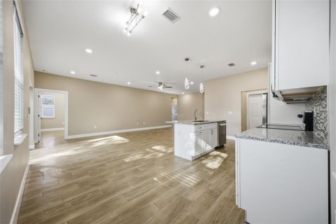 Villa ou maison à vendre à Tampa, Floride: 3 chambres, 147.71 m2 № 2133406 - photo 14