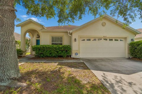 House in Wesley Chapel, Florida 3 bedrooms, 162.02 sq.m. № 2228145 - photo 2