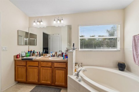 House in Wesley Chapel, Florida 3 bedrooms, 162.02 sq.m. № 2228145 - photo 24