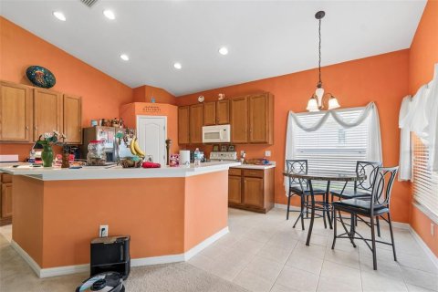 House in Wesley Chapel, Florida 3 bedrooms, 162.02 sq.m. № 2228145 - photo 8
