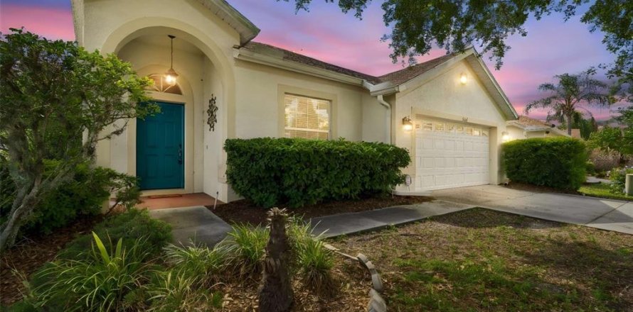 House in Wesley Chapel, Florida 3 bedrooms, 162.02 sq.m. № 2228145