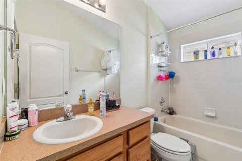 House in Wesley Chapel, Florida 3 bedrooms, 162.02 sq.m. № 2228145 - photo 16