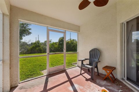 House in Wesley Chapel, Florida 3 bedrooms, 162.02 sq.m. № 2228145 - photo 25