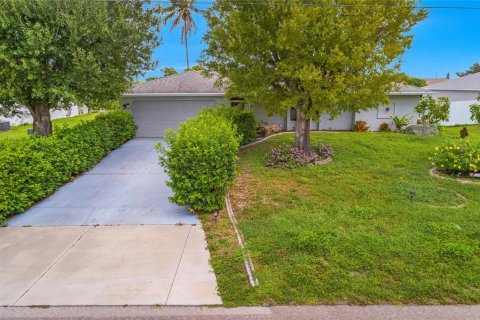 House in Cape Coral, Florida 4 bedrooms, 222.41 sq.m. № 2291133