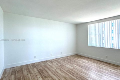 Купить кондоминиум в Серфсайд, Флорида 2 спальни, 102.19м2, № 2005946 - фото 11