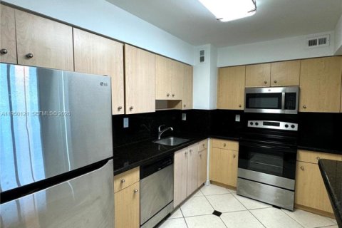 Купить кондоминиум в Серфсайд, Флорида 2 спальни, 102.19м2, № 2005946 - фото 9