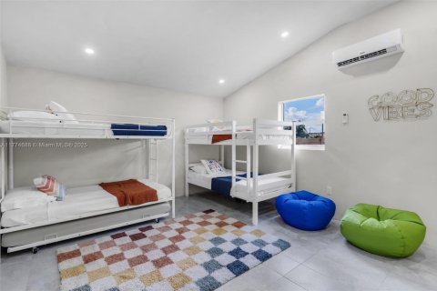 Casa en alquiler en Miami, Florida, 4 dormitorios, 129.51 m2 № 1980118 - foto 16
