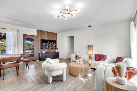 Casa en alquiler en Miami, Florida, 4 dormitorios, 129.51 m2 № 1980118 - foto 5