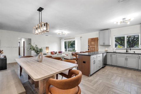 Casa en alquiler en Miami, Florida, 4 dormitorios, 129.51 m2 № 1980118 - foto 10