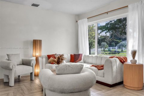 Casa en alquiler en Miami, Florida, 4 dormitorios, 129.51 m2 № 1980118 - foto 14