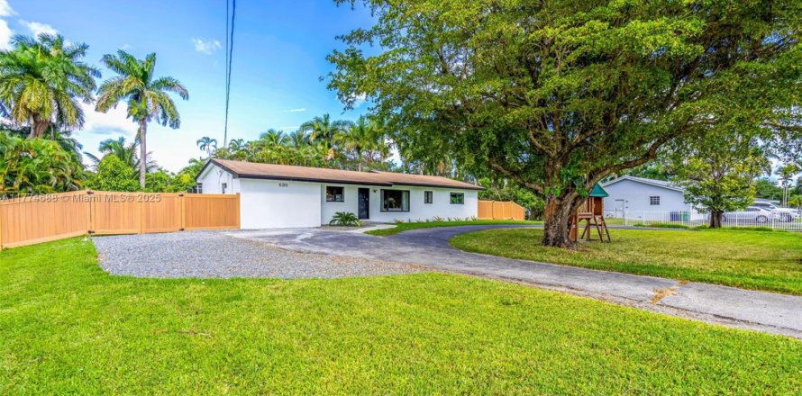 Casa en Miami, Florida 4 dormitorios, 129.51 m2 № 1980118