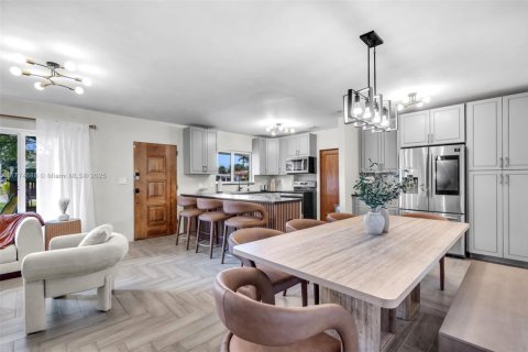 Casa en alquiler en Miami, Florida, 4 dormitorios, 129.51 m2 № 1980118 - foto 8