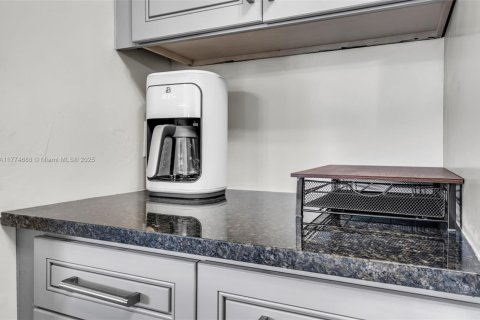 Casa en alquiler en Miami, Florida, 4 dormitorios, 129.51 m2 № 1980118 - foto 15