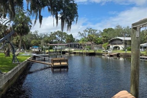 House in New Port Richey, Florida 3 bedrooms, 89.19 sq.m. № 1919109 - photo 2