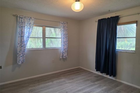 House in New Port Richey, Florida 3 bedrooms, 89.19 sq.m. № 1919109 - photo 15