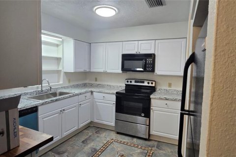 House in New Port Richey, Florida 3 bedrooms, 89.19 sq.m. № 1919109 - photo 4