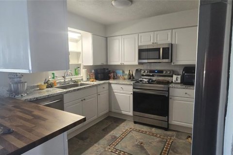 House in New Port Richey, Florida 3 bedrooms, 89.19 sq.m. № 1919109 - photo 5