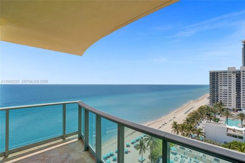 Condo in Hollywood, Florida, 2 bedrooms  № 2068072 - photo 24