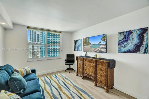 Condo in Hollywood, Florida, 2 bedrooms  № 2068072 - photo 13