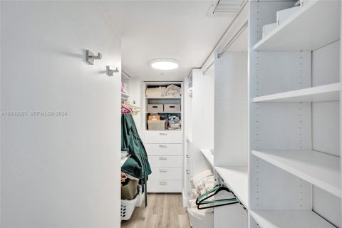 Condo in Hollywood, Florida, 2 bedrooms  № 2068072 - photo 21