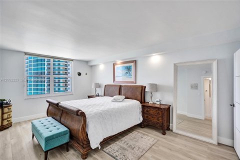 Condo in Hollywood, Florida, 2 bedrooms  № 2068072 - photo 15