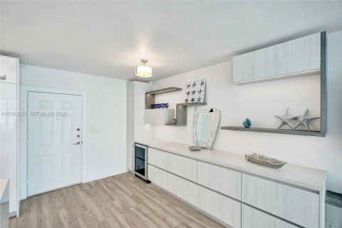 Condo in Hollywood, Florida, 2 bedrooms  № 2068072 - photo 10