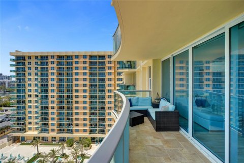 Condo in Hollywood, Florida, 2 bedrooms  № 2068072 - photo 27