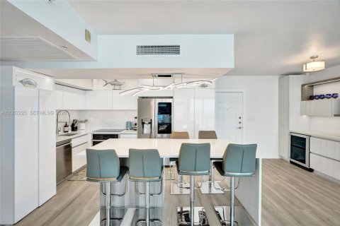 Condo in Hollywood, Florida, 2 bedrooms  № 2068072 - photo 8