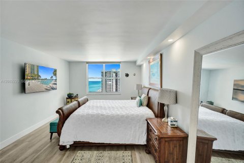 Condo in Hollywood, Florida, 2 bedrooms  № 2068072 - photo 18