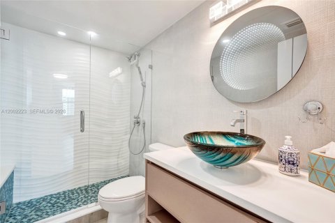 Condo in Hollywood, Florida, 2 bedrooms  № 2068072 - photo 14