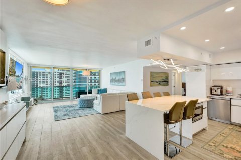 Condo in Hollywood, Florida, 2 bedrooms  № 2068072 - photo 2