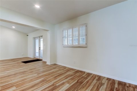 House in Tampa, Florida 4 bedrooms, 225.01 sq.m. № 2226358 - photo 14