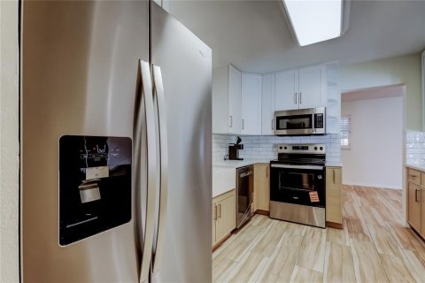 House in Tampa, Florida 4 bedrooms, 225.01 sq.m. № 2226358 - photo 20