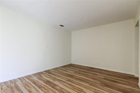 House in Tampa, Florida 4 bedrooms, 225.01 sq.m. № 2226358 - photo 9