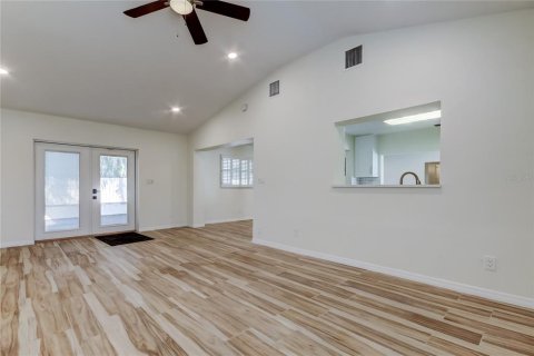 House in Tampa, Florida 4 bedrooms, 225.01 sq.m. № 2226358 - photo 27