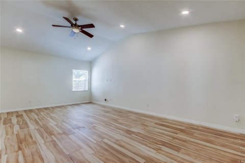 House in Tampa, Florida 4 bedrooms, 225.01 sq.m. № 2226358 - photo 25