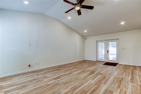 House in Tampa, Florida 4 bedrooms, 225.01 sq.m. № 2226358 - photo 28