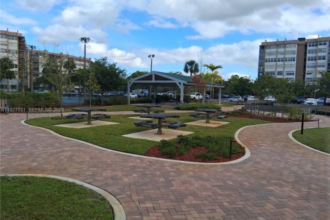 Copropriété à vendre à Pembroke Pines, Floride: 2 chambres № 1988366 - photo 17