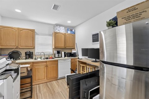 Commercial property in Orlando, Florida 154.4 sq.m. № 2094828 - photo 9