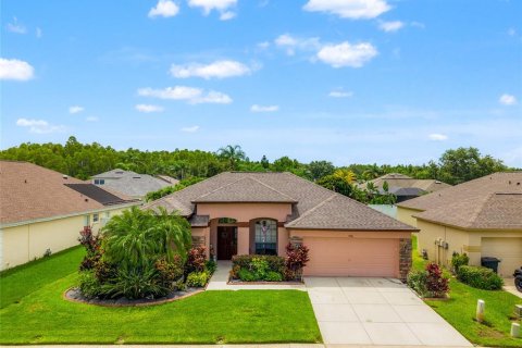 Casa en venta en Land O' Lakes, Florida, 4 dormitorios, 216.18 m2 № 1816680 - foto 1