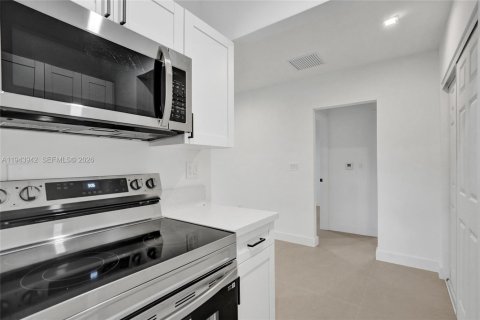 Propiedad comercial en venta en Fort Lauderdale, Florida, 241.08 m2 № 2001638 - foto 11