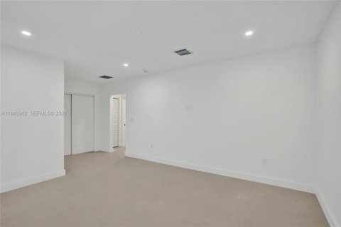 Propiedad comercial en venta en Fort Lauderdale, Florida, 241.08 m2 № 2001638 - foto 20