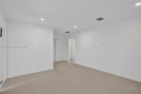 Propiedad comercial en venta en Fort Lauderdale, Florida, 241.08 m2 № 2001638 - foto 21