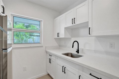 Propiedad comercial en venta en Fort Lauderdale, Florida, 241.08 m2 № 2001638 - foto 26
