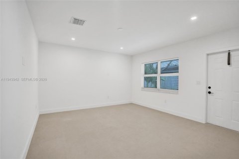 Propiedad comercial en venta en Fort Lauderdale, Florida, 241.08 m2 № 2001638 - foto 19