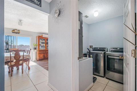 Casa en venta en Kissimmee, Florida, 4 dormitorios, 264.21 m2 № 2206096 - foto 9